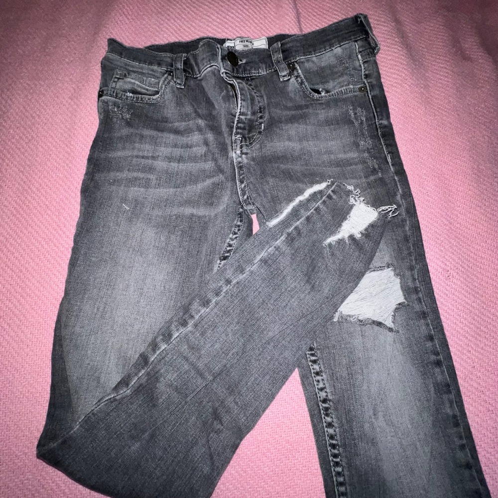 Free People Distressed Skinny Jeans Washed Black Shredded Knee Raw Hem Size 25